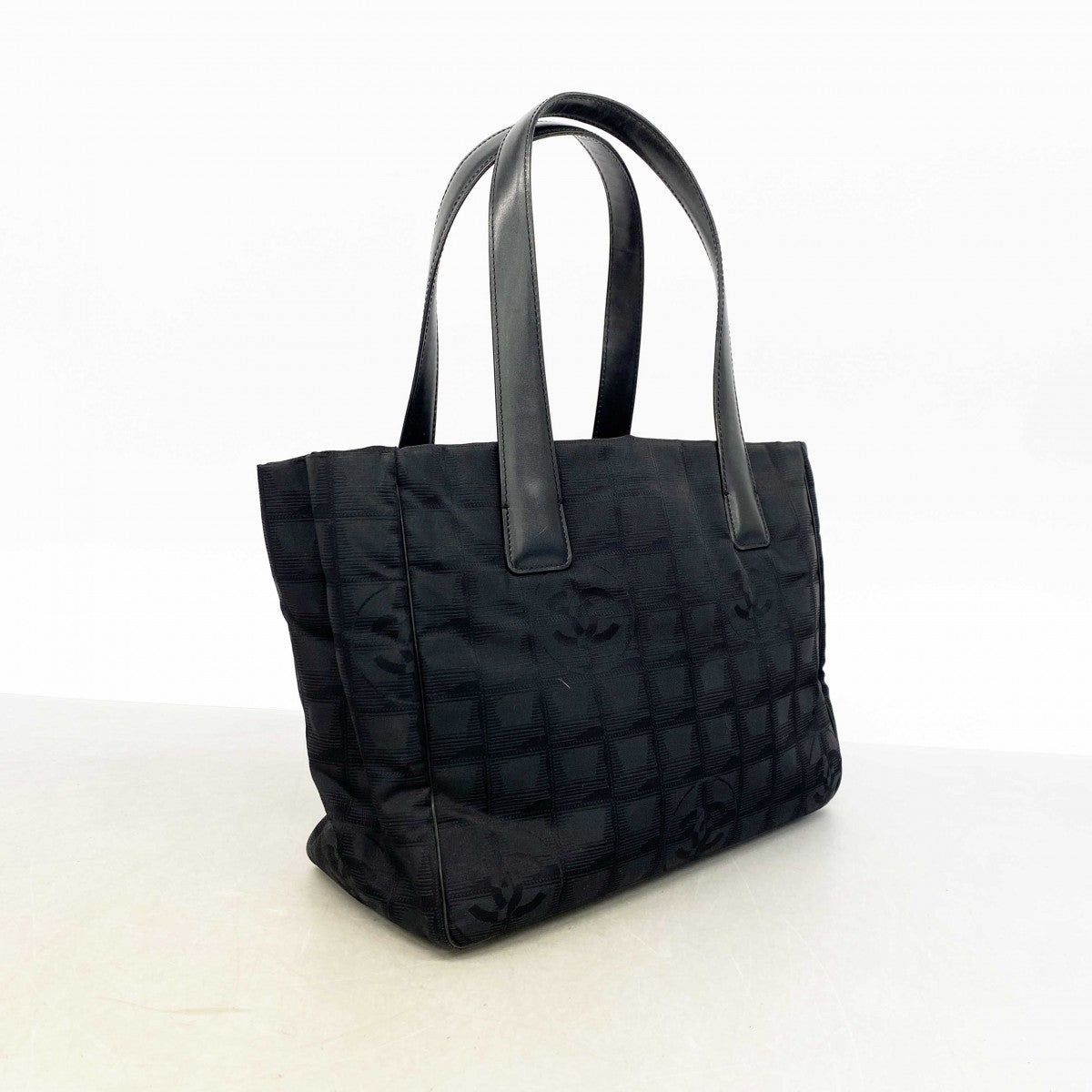 【6gc2464】シャネル トートバッグ ニュートラベル ナイロン ブラック ゴールド金具【中古】レディース