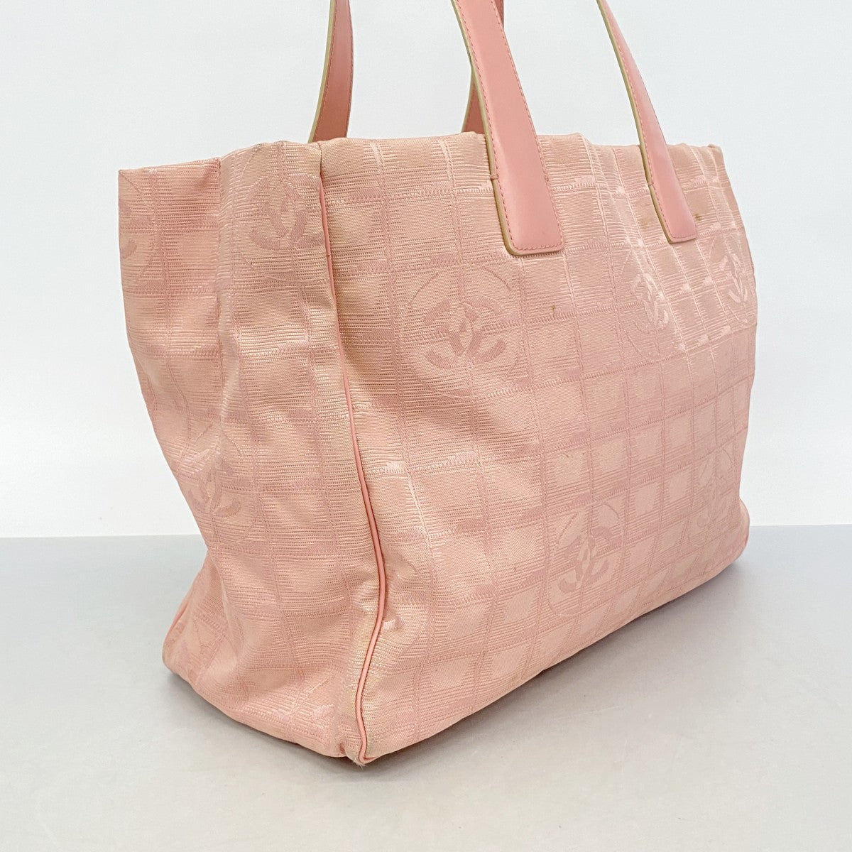 【6gc2489】シャネル トートバッグ ニュートラベル ナイロン ピンク シルバー金具【中古】レディース