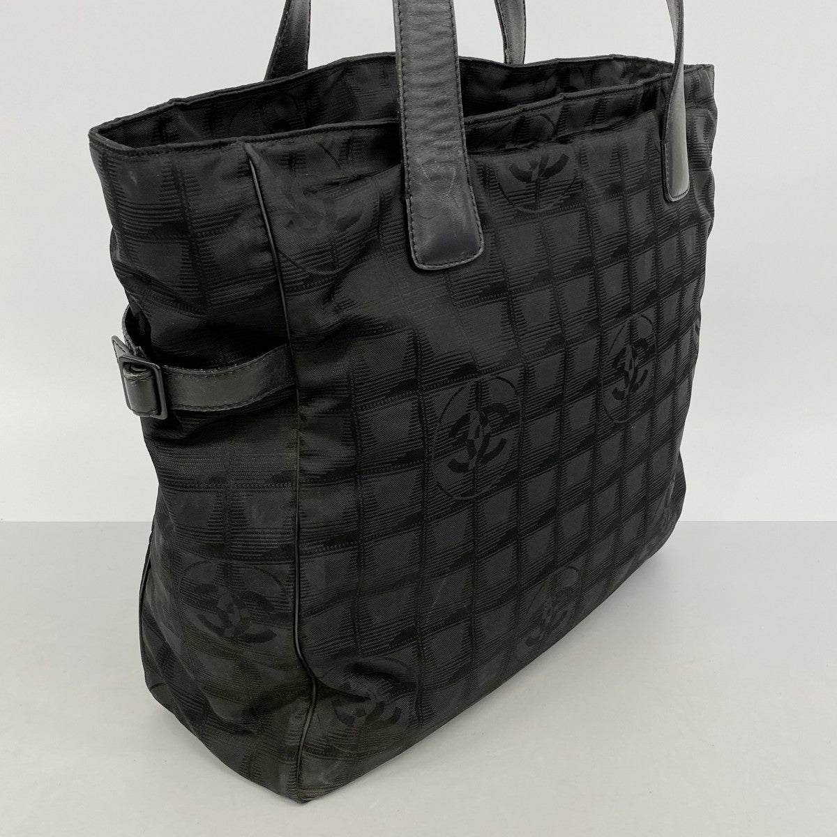 【6gc2509-k】シャネル トートバッグ ニュートラベル ナイロン ブラック ゴールド金具【中古】レディース