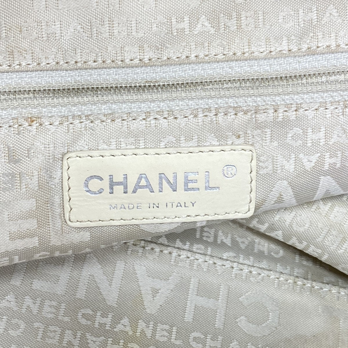【6gc2557-k】シャネル ハンドバッグ パンチング キャビアスキン ホワイト シルバー金具【中古】レディース