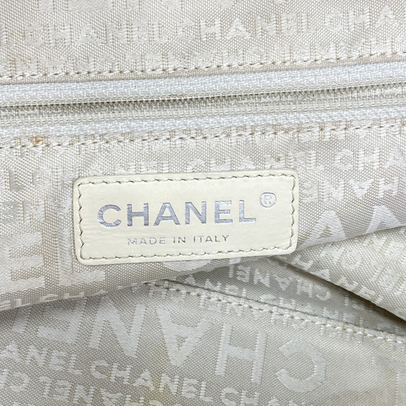【6gc2557-k】シャネル ハンドバッグ パンチング キャビアスキン ホワイト シルバー金具【中古】レディース