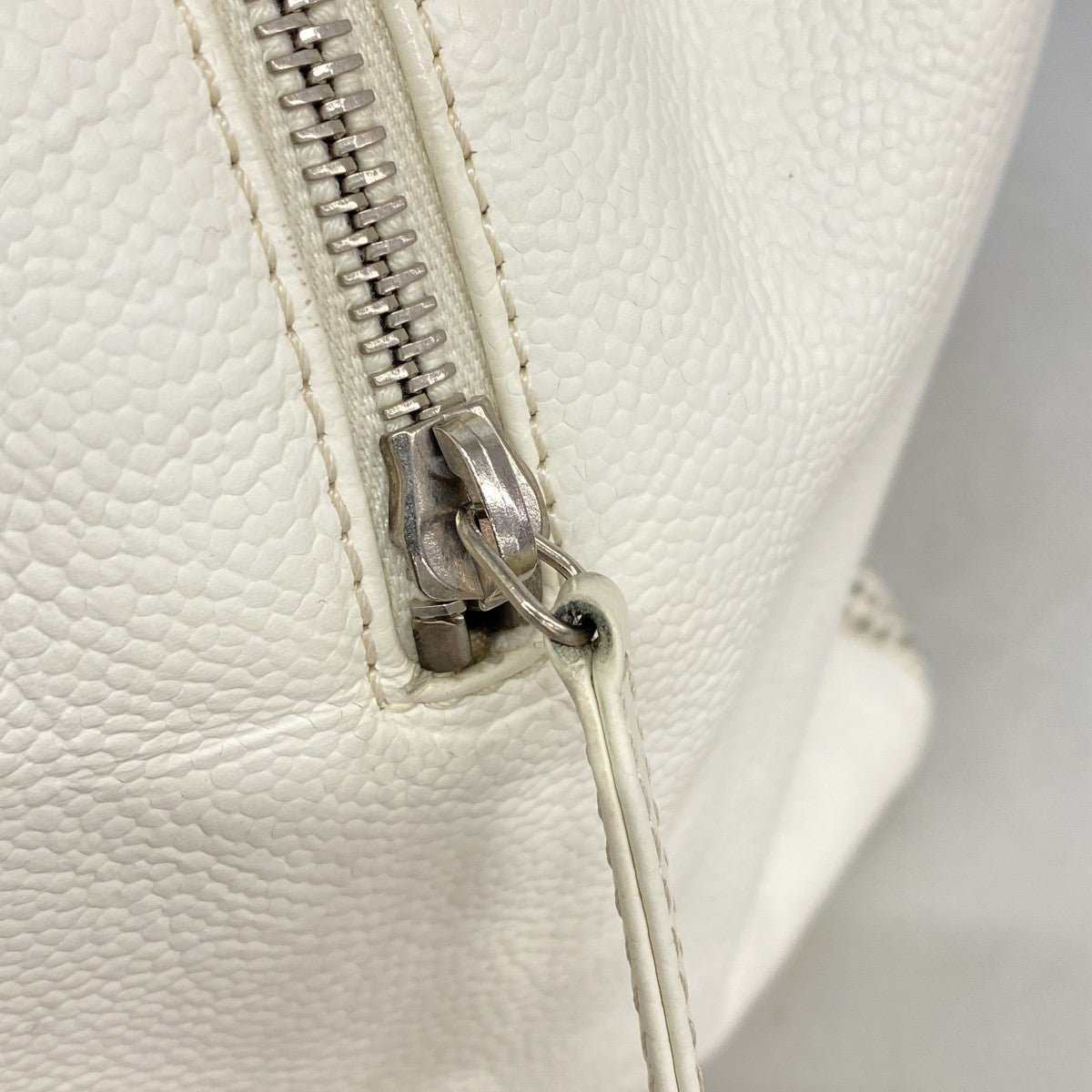 【6gc2557-k】シャネル ハンドバッグ パンチング キャビアスキン ホワイト シルバー金具【中古】レディース