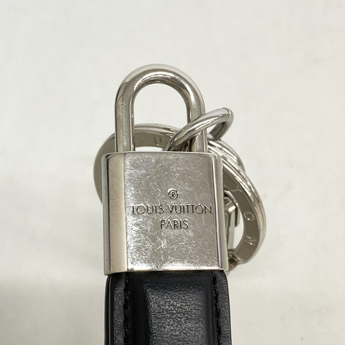 【6gc2580】ルイヴィトン キーホルダー・チャーム ドラゴンヌLVパドロック M00745 ブラック シルバー【中古】メンズ
