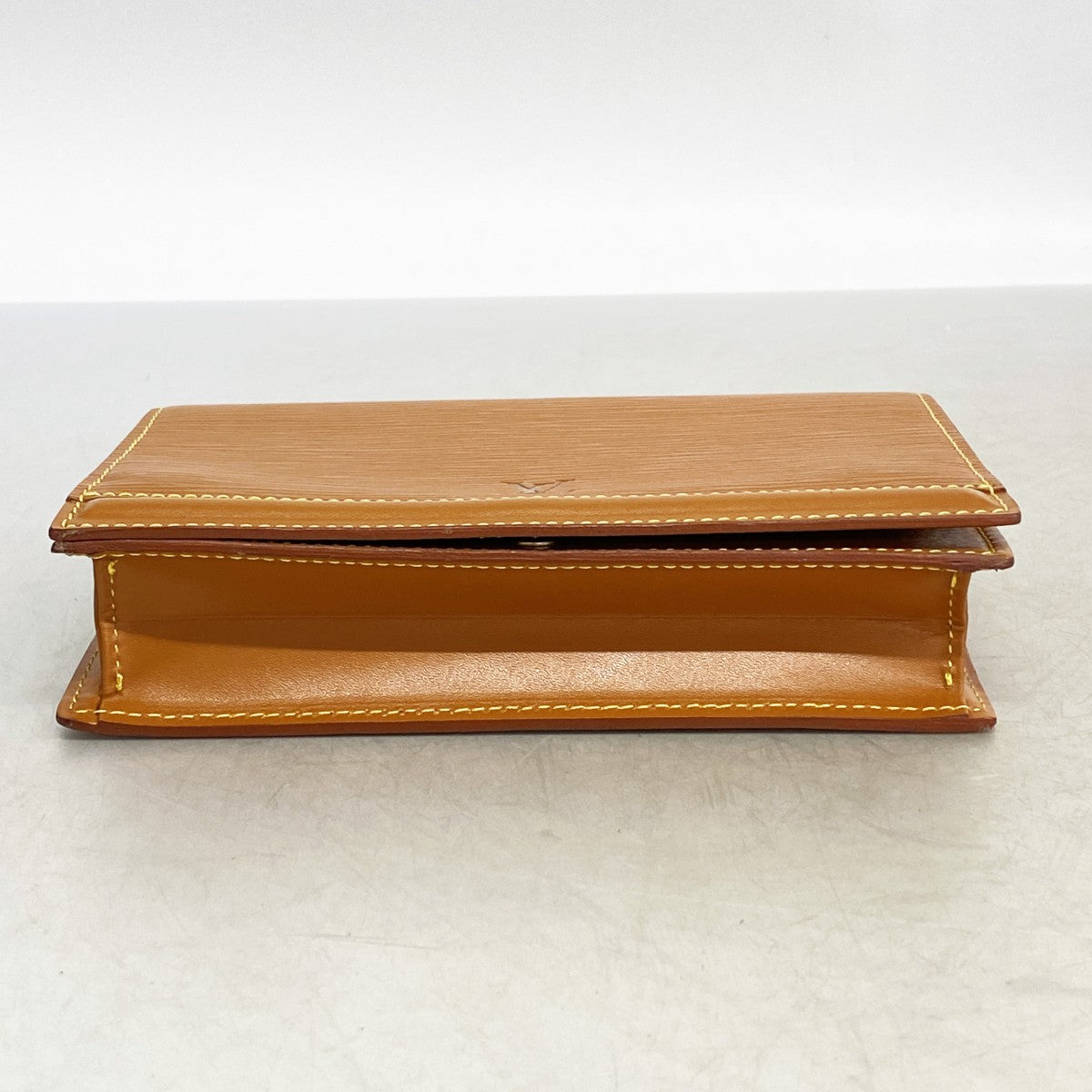 【6gc2627】ルイヴィトン ポーチ エピ ティルシット M52608 ジパングゴールド【中古】レディース