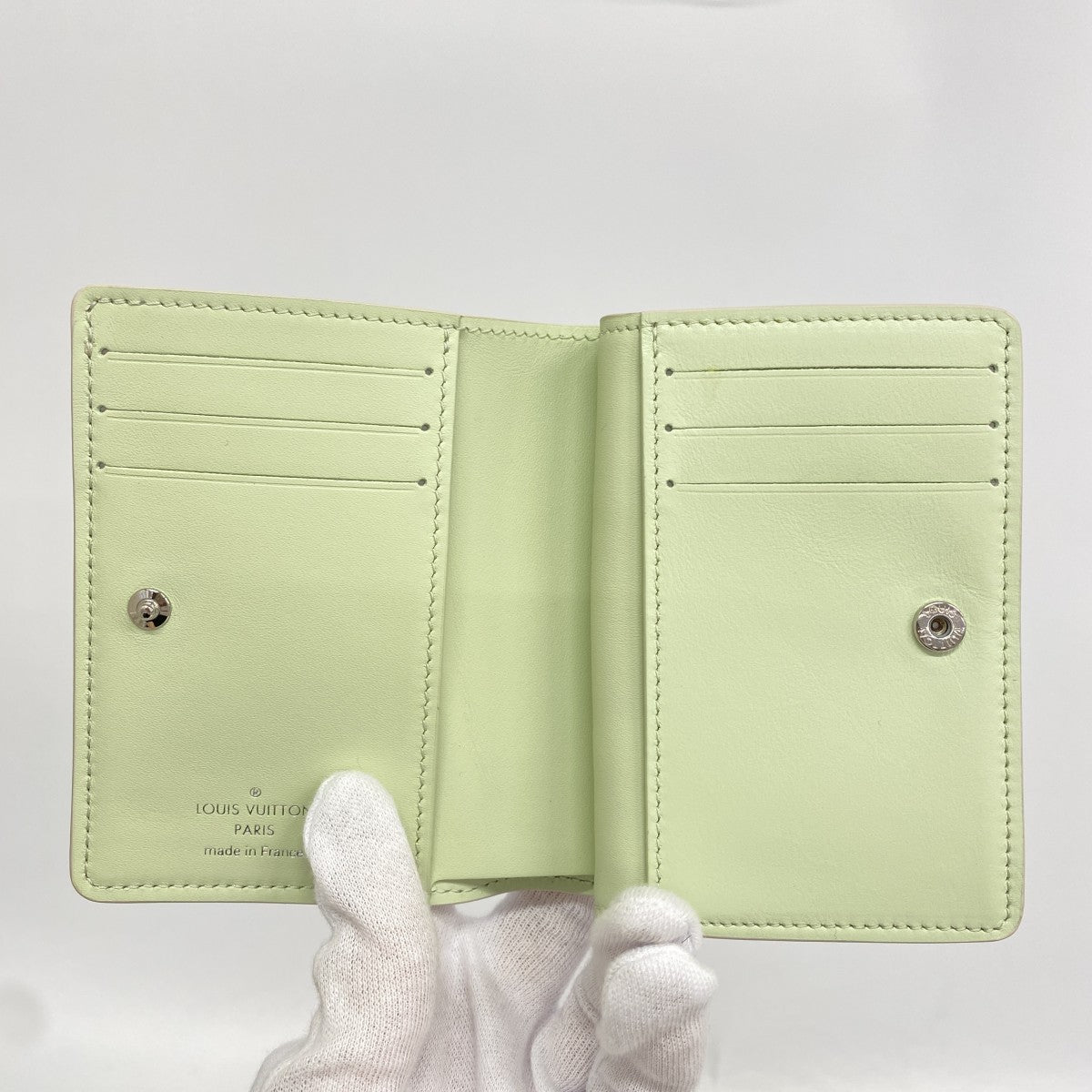 【6gc2660】ルイヴィトン 財布 マヒナ・レザー ポルトフォイユクレア M83075 グリーン クオーツ【中古】レディース