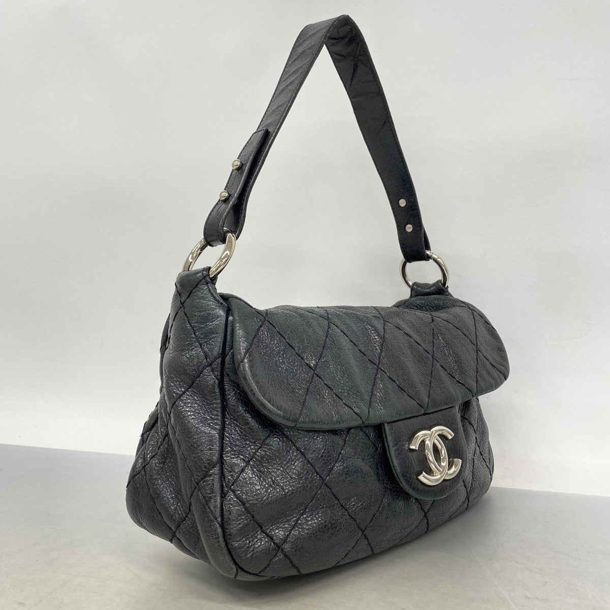 【6gc2752】シャネル ショルダーバッグ マトラッセ レザー ブラック シルバー金具【中古】レディース