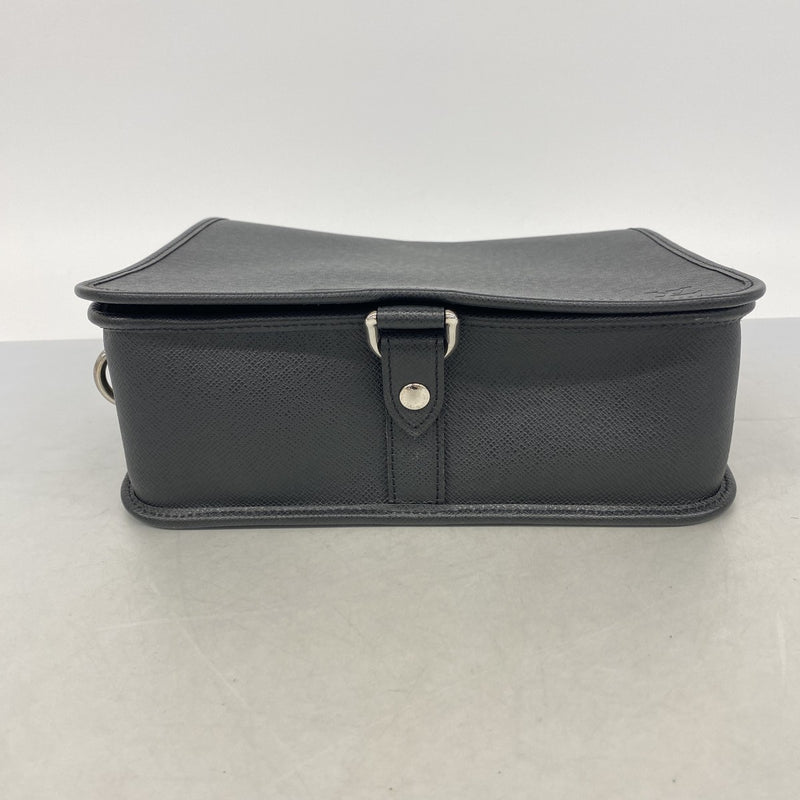 【6gc2772-h】ルイヴィトン ショルダーバッグ タイガ アンドレイ M32482 アルドワーズ【中古】メンズ
