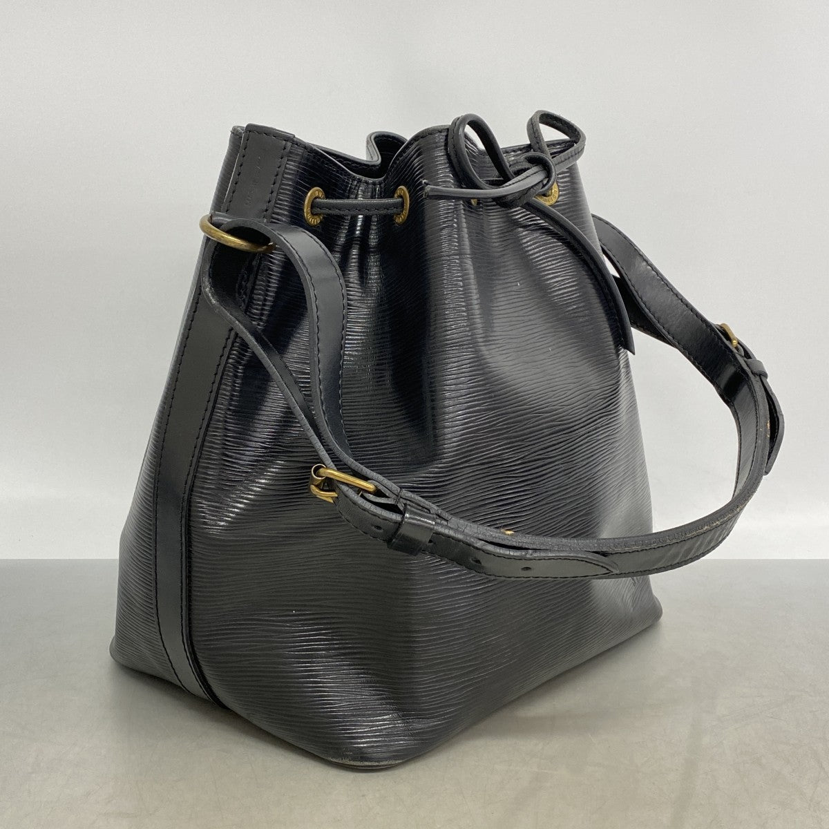 【6gc3044】ルイヴィトン ショルダーバッグ エピ プチノエ M59012 ノワール【中古】レディース
