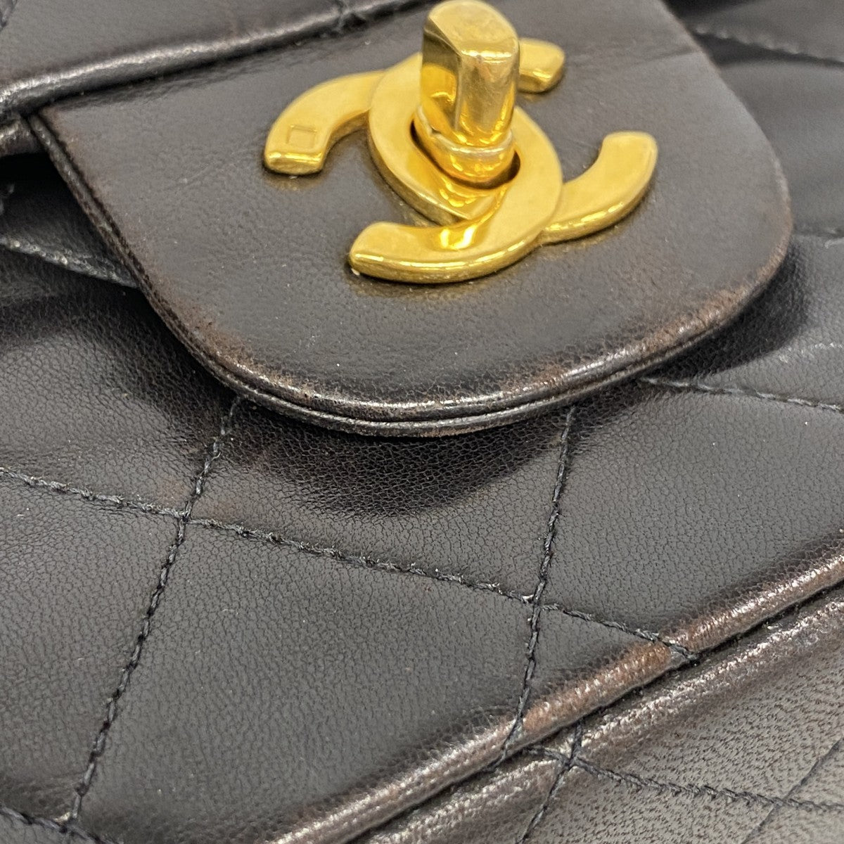 【6gc3065】シャネル ショルダーバッグ マトラッセ Wフラップ Wチェーン ラムスキン ブラック ゴールド金具【中古】レディース