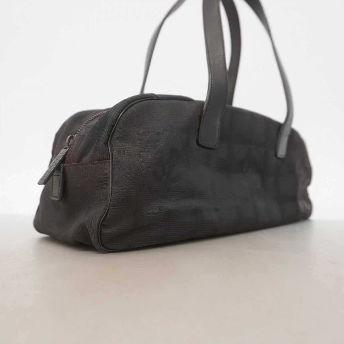 【6gc3121-k】シャネル ハンドバッグ ニュートラベル ナイロン ブラック シルバー金具【中古】レディース