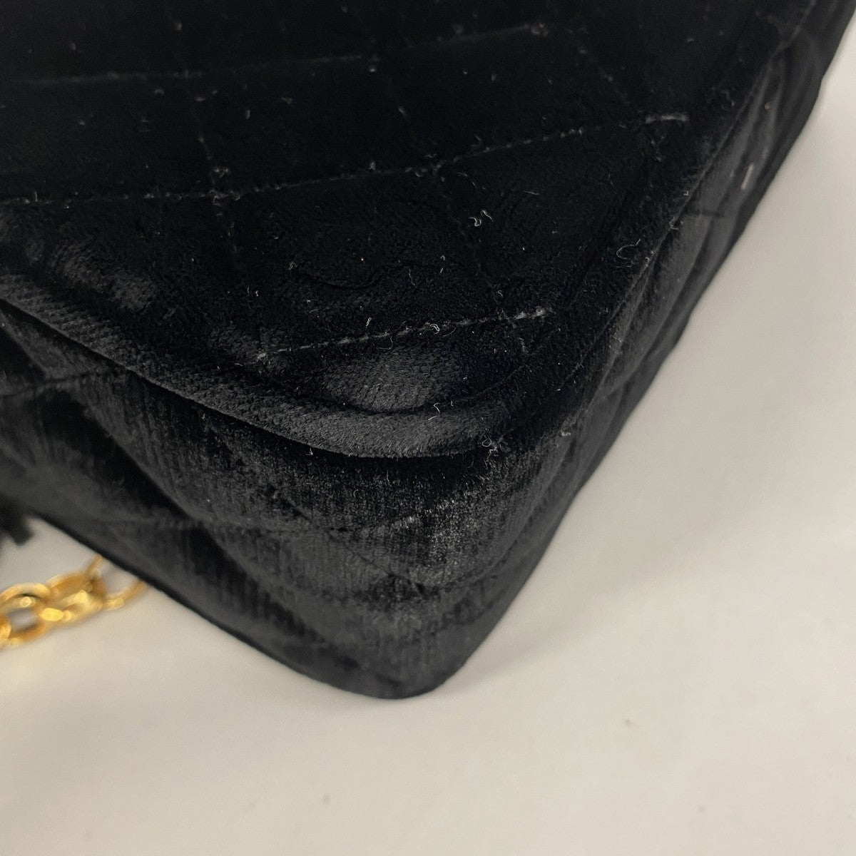 【6gc3131-k】シャネル ショルダーバッグ マトラッセ フリンジ付きチェーンショルダー ベロア ブラック ゴールド金具【中古】レディース