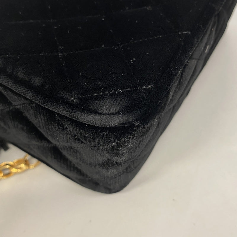 【6gc3131-k】シャネル ショルダーバッグ マトラッセ フリンジ付きチェーンショルダー ベロア ブラック ゴールド金具【中古】レディース