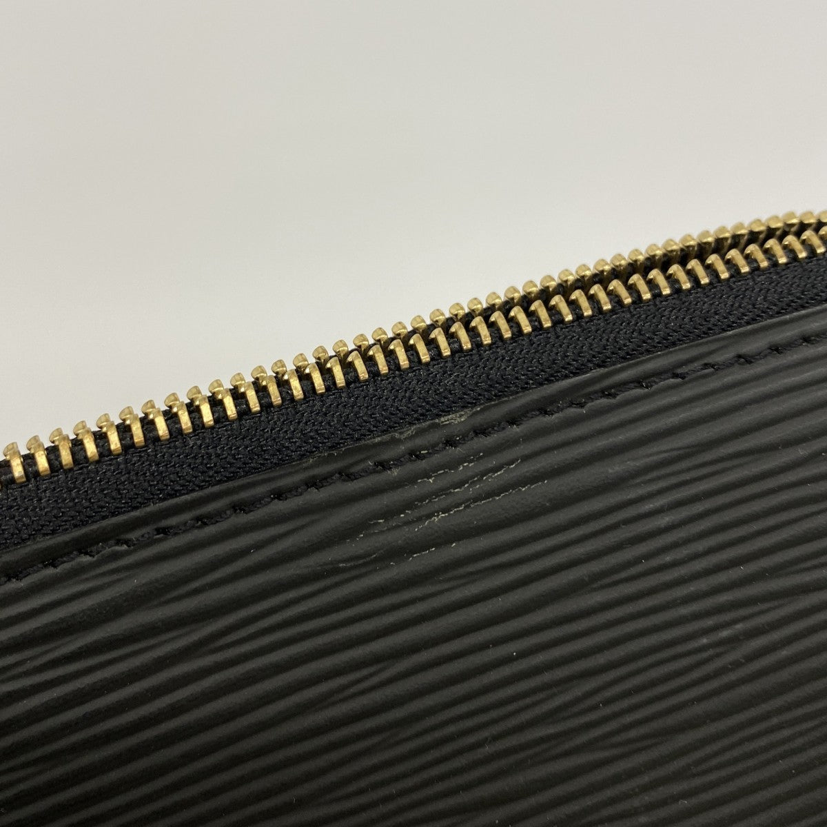 【6gc3177-k】ルイヴィトン ポーチ エピ ポシェットアクセソワール M52942 ノワール【中古】レディース