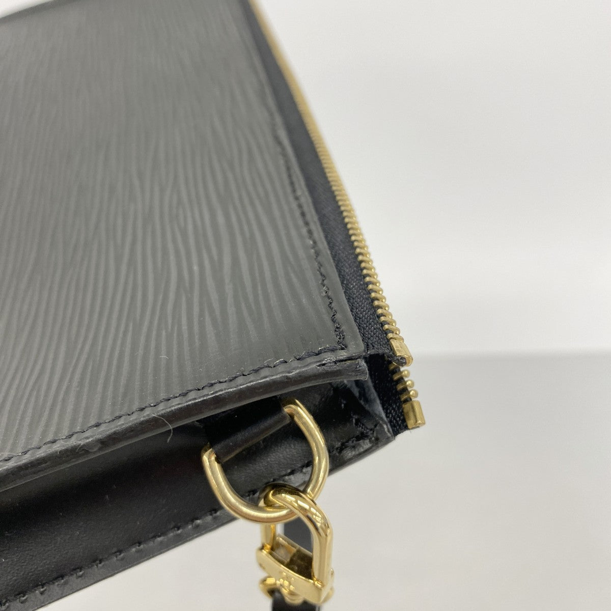 【6gc3177-k】ルイヴィトン ポーチ エピ ポシェットアクセソワール M52942 ノワール【中古】レディース