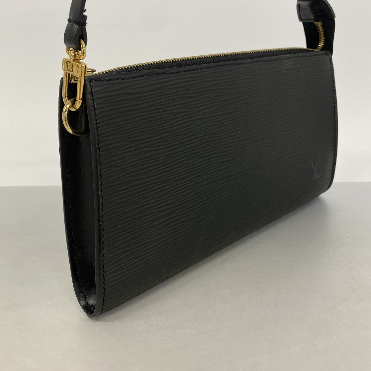 【6gc3177-k】ルイヴィトン ポーチ エピ ポシェットアクセソワール M52942 ノワール【中古】レディース