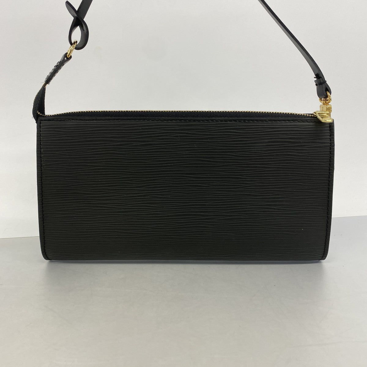 【6gc3177-k】ルイヴィトン ポーチ エピ ポシェットアクセソワール M52942 ノワール【中古】レディース
