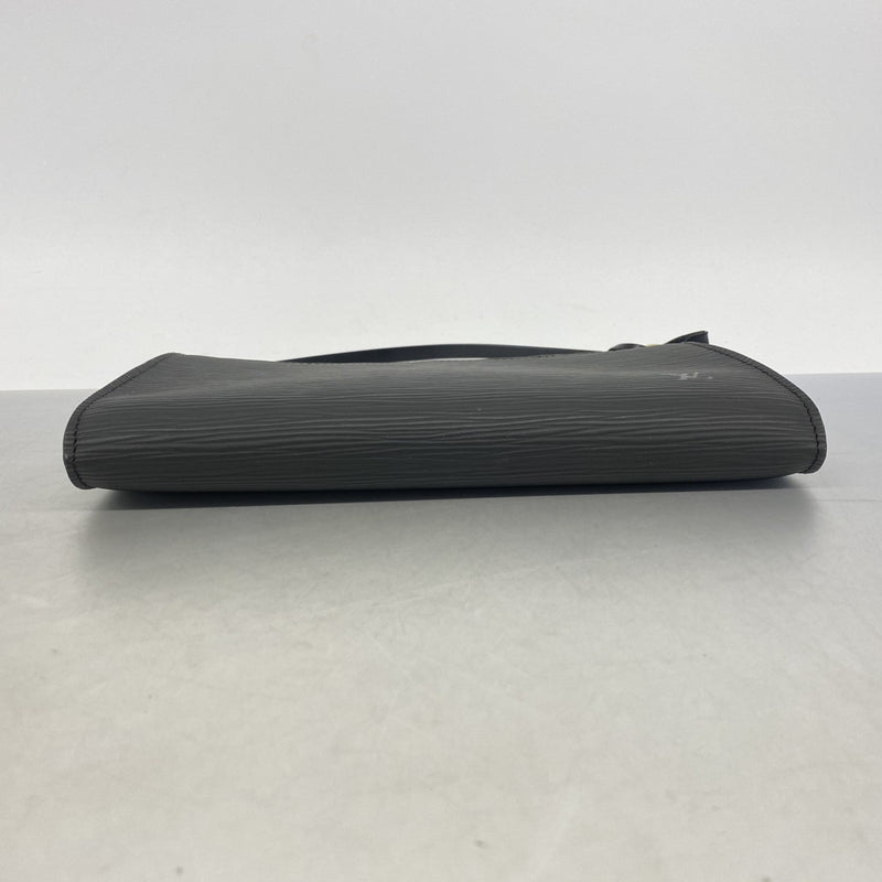 【6gc3177-k】ルイヴィトン ポーチ エピ ポシェットアクセソワール M52942 ノワール【中古】レディース