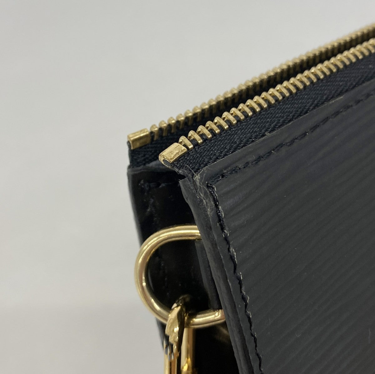 【6gc3177-k】ルイヴィトン ポーチ エピ ポシェットアクセソワール M52942 ノワール【中古】レディース