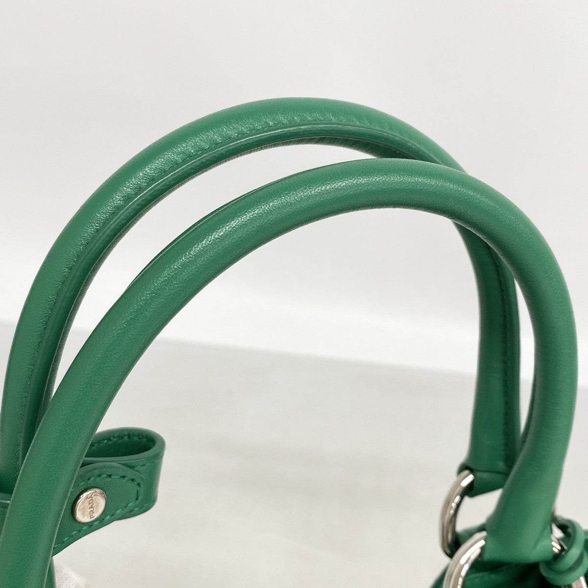 【6gc3218-k】プラダ ハンドバッグ ムーン レザー グリーン シルバー金具 2wayバッグ【中古】レディース
