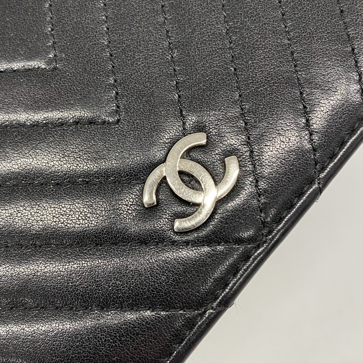 【6gc3294-k】シャネル 長財布 Vステッチ ラムスキン ブラック シルバー金具【中古】レディース