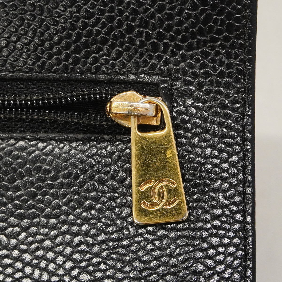 【6gc3320-k】シャネル 三つ折り財布 キャビアスキン ブラック ゴールド金具【中古】レディース
