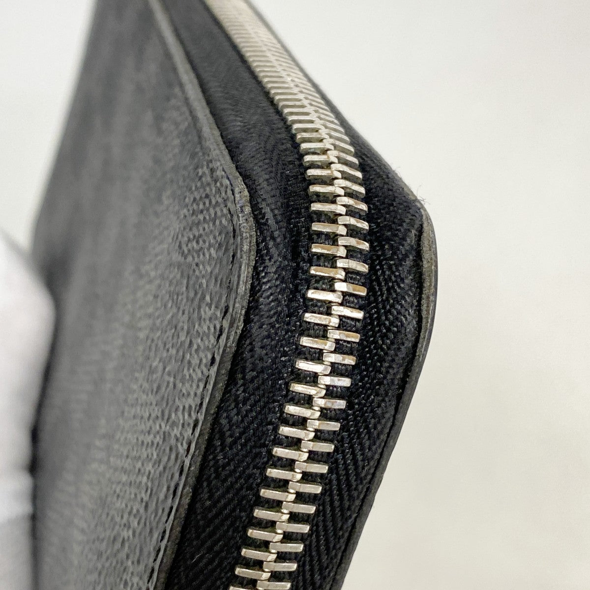 【6gc3331-k】ルイヴィトン 長財布 ダミエ・グラフィット ジッピーウォレットヴェルティカル N63095 ブラック【中古】メンズ