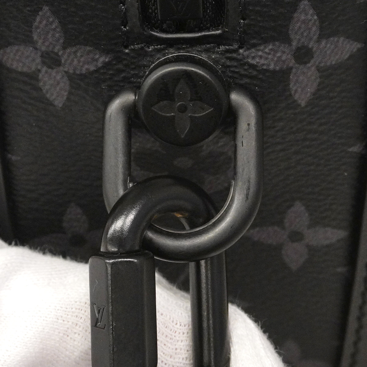【6gc3346】ルイヴィトン ショルダーバッグ モノグラム・エクリプス ソフトトランク M44730 ブラック【中古】メンズ