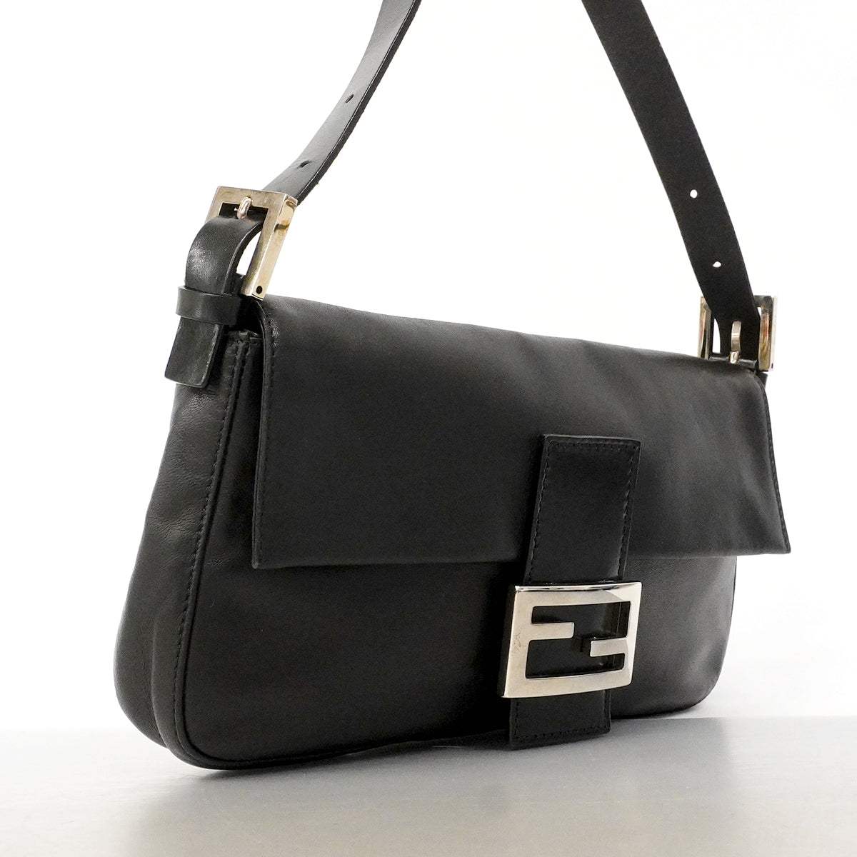 【6gc3350】フェンディ ハンドバッグ マンマバケット レザー ブラック シルバー金具【中古】レディース