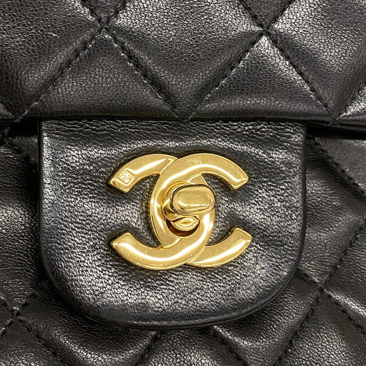 【6gc3356】シャネル ショルダーバッグ マトラッセ Wフラップ Wチェーン ラムスキン ブラック ゴールド金具【中古】レディース