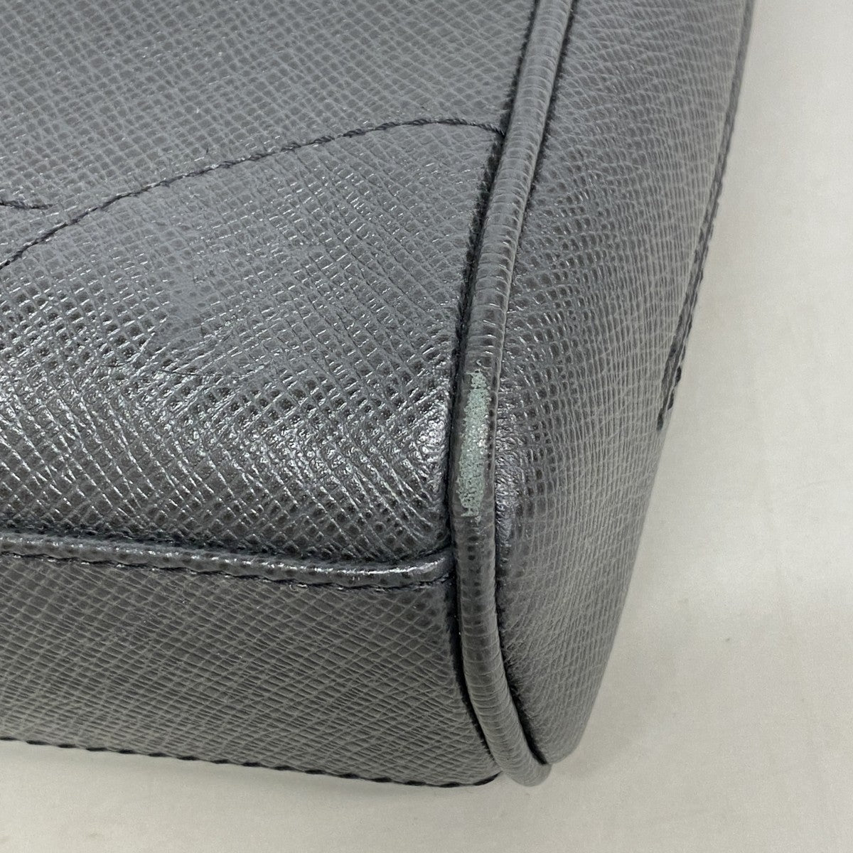 【6gc3520-k】ルイヴィトン ショルダーバッグ タイガ ルカ M31192 アルドワーズ【中古】メンズ