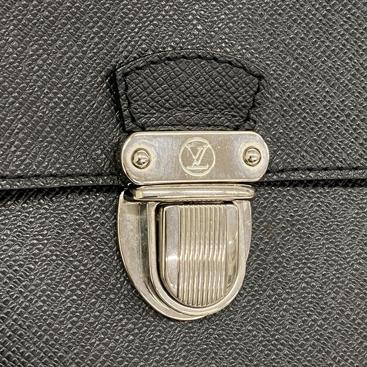 【6gc3520-k】ルイヴィトン ショルダーバッグ タイガ ルカ M31192 アルドワーズ【中古】メンズ