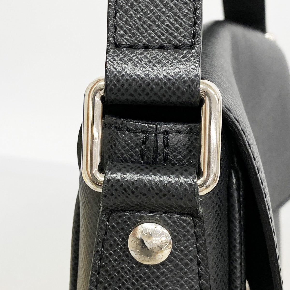 【6gc3520-k】ルイヴィトン ショルダーバッグ タイガ ルカ M31192 アルドワーズ【中古】メンズ