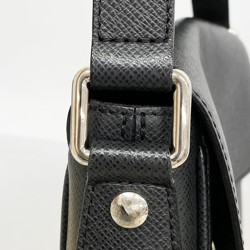 【6gc3520-k】ルイヴィトン ショルダーバッグ タイガ ルカ M31192 アルドワーズ【中古】メンズ