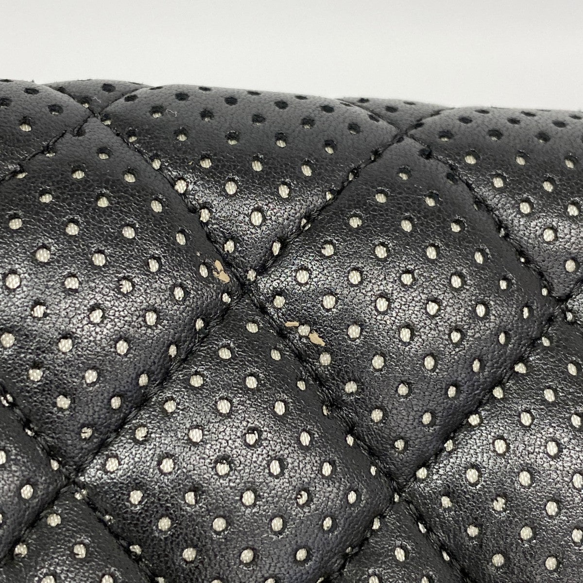 【6gc3756-k】シャネル ショルダーバッグ マトラッセ Wチェーン パンチング ラムスキン ブラック シルバー金具【中古】レディース