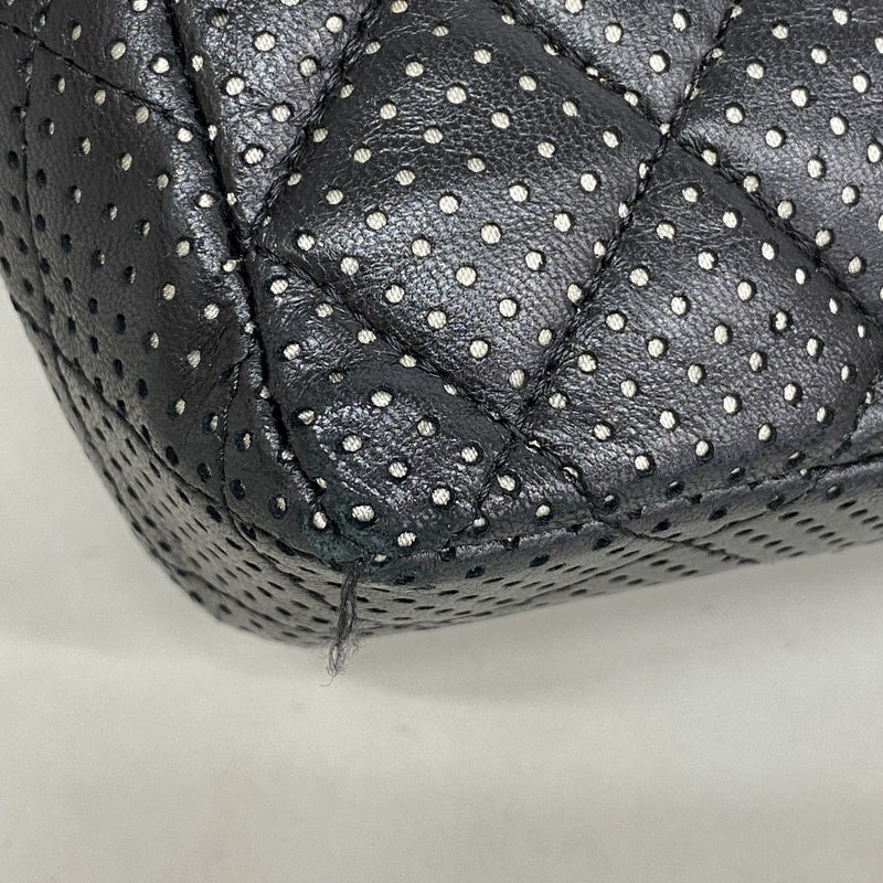 【6gc3756-k】シャネル ショルダーバッグ マトラッセ Wチェーン パンチング ラムスキン ブラック シルバー金具【中古】レディース