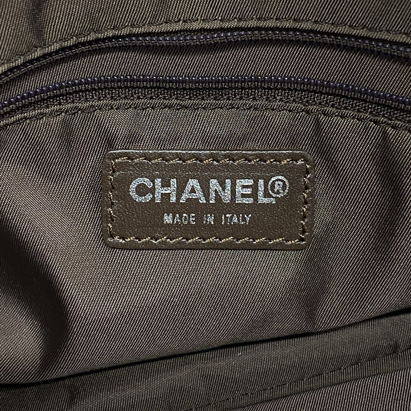 【6gc3761-k】シャネル ハンドバッグ ニュートラベル ナイロン カーキ シルバー金具 2wayバッグ【中古】レディース