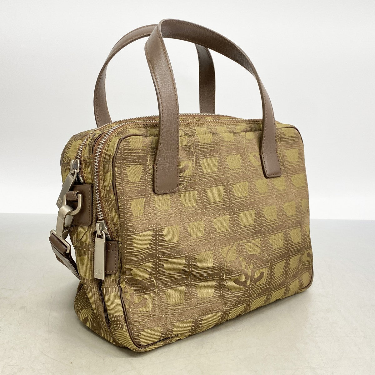 【6gc3761-k】シャネル ハンドバッグ ニュートラベル ナイロン カーキ シルバー金具 2wayバッグ【中古】レディース