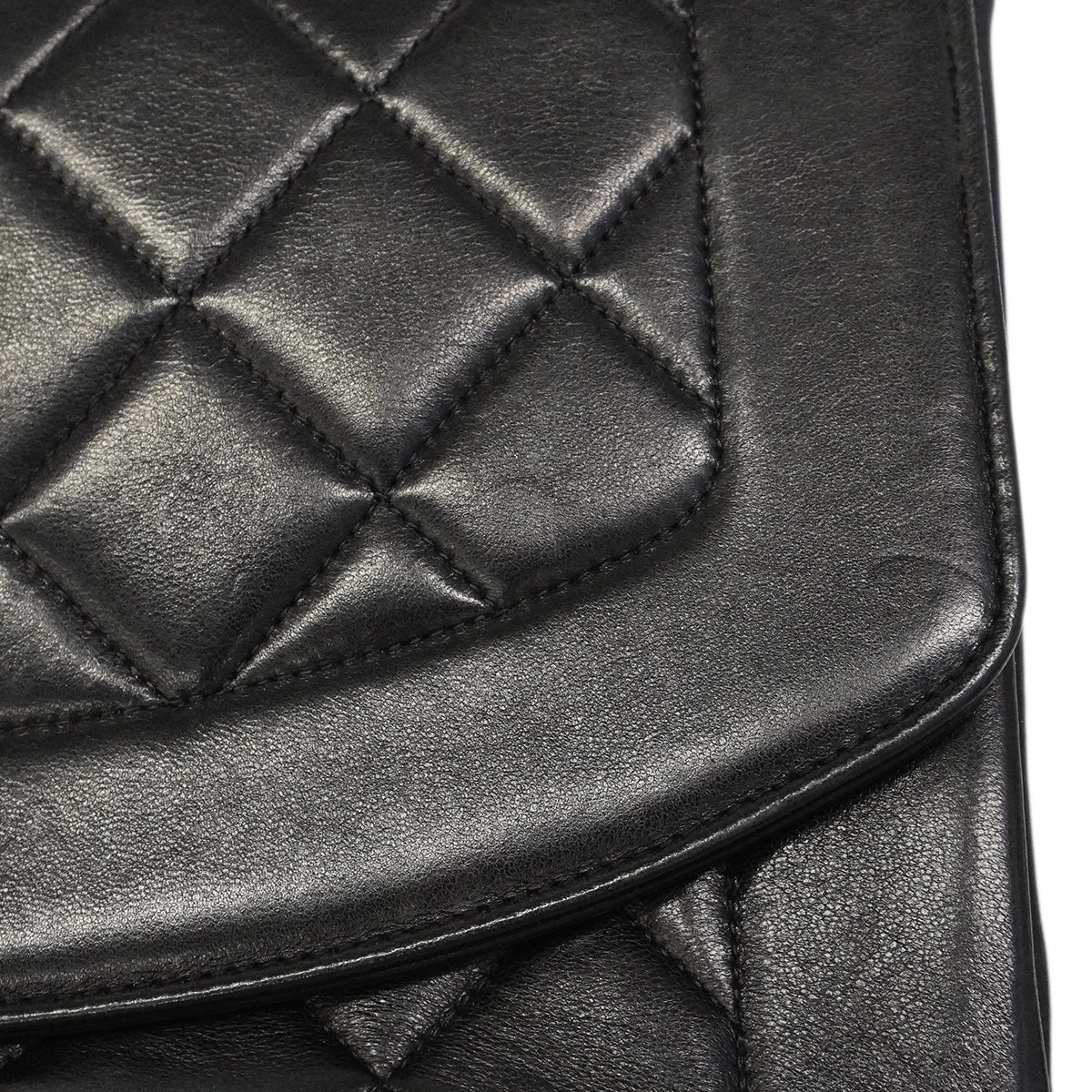 【6gd3794】シャネル ショルダーバッグ ダイアナ チェーンショルダー ラムスキン ブラック ゴールド金具【中古】レディース
