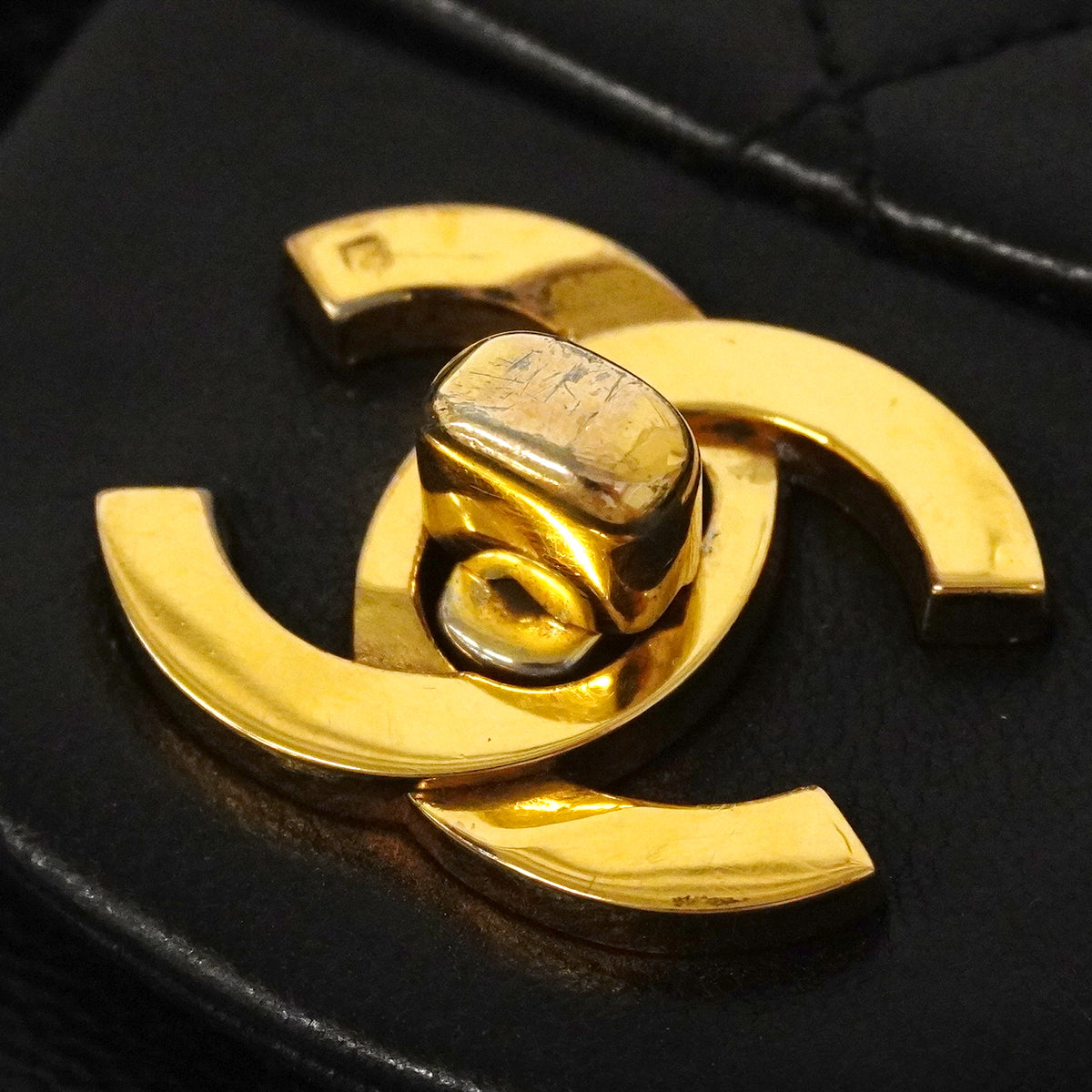 【6gd3798-h】シャネル ショルダーバッグ マトラッセ Wフラップ Wチェーン ラムスキン ブラック ゴールド金具【中古】レディース