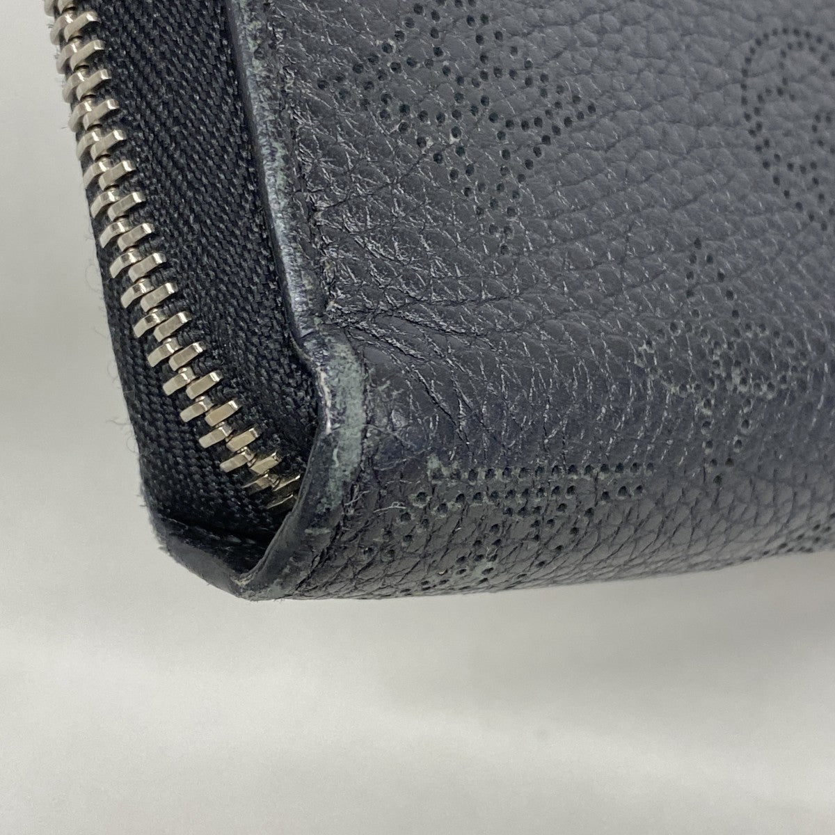 【6gd3912-k】ルイヴィトン 長財布 マヒナ ジッピーウォレット M61867 ノワール【中古】レディース
