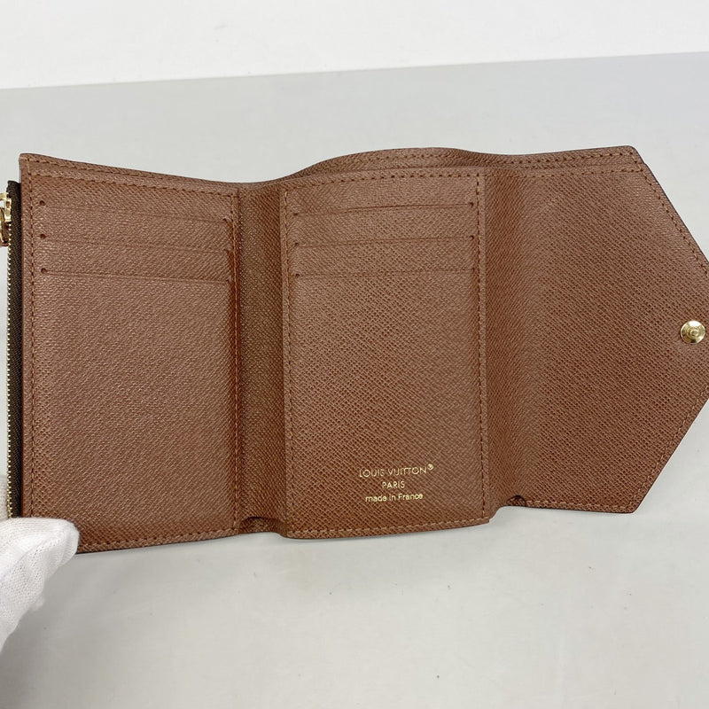 【6gd4108】ルイヴィトン 三つ折り財布 モノグラム ポルトフォイユヴィクトリーヌ M62472 ブラウン【中古】レディース