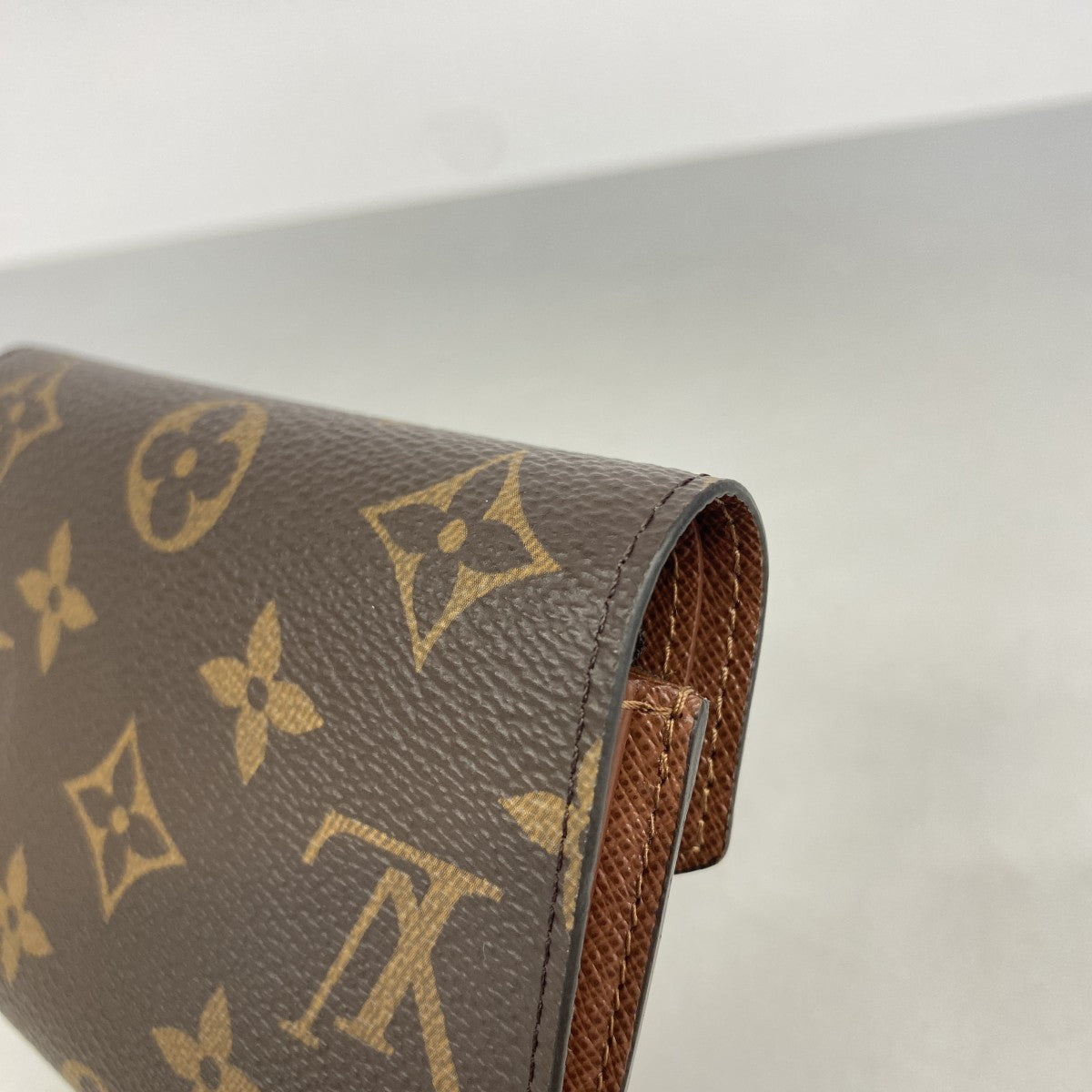 【6gd4108】ルイヴィトン 三つ折り財布 モノグラム ポルトフォイユヴィクトリーヌ M62472 ブラウン【中古】レディース