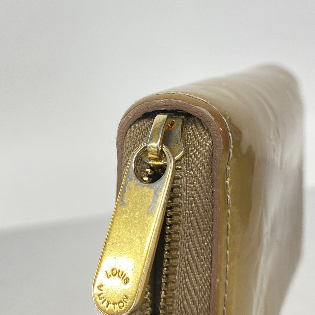 【6gd4117】ルイヴィトン コインケース ヴェルニ ジッピーコインパース M91762 ベージュプードル【中古】レディース