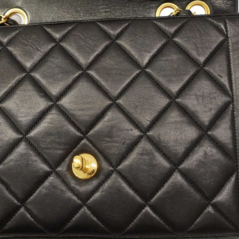 【6gd4379】シャネル ショルダーバッグ ダイアナ Wチェーン ラムスキン ブラック ゴールド金具【中古】レディース