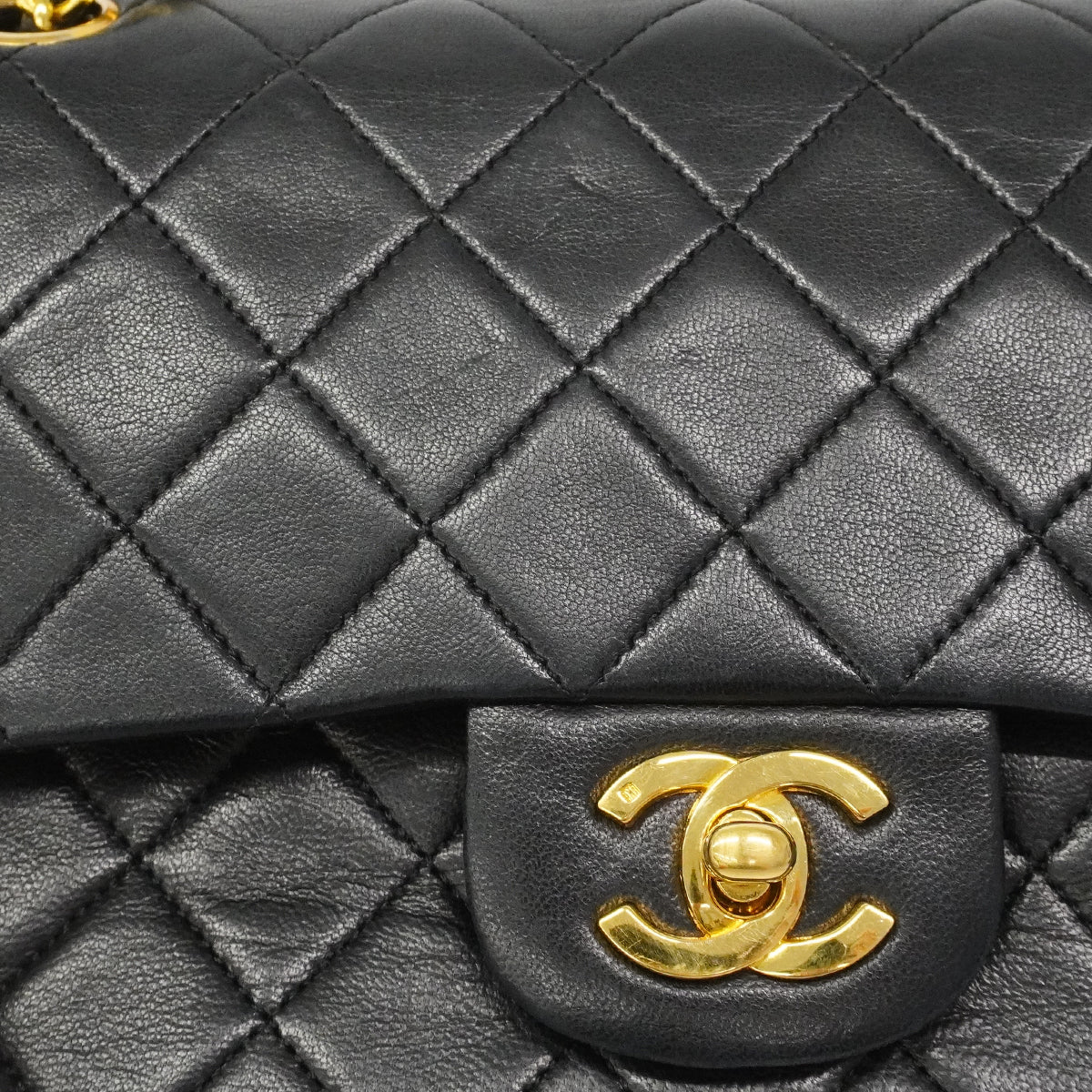 【6gd4380】シャネル ショルダーバッグ マトラッセ Wフラップ Wチェーン ラムスキン ブラック ゴールド金具【中古】レディース