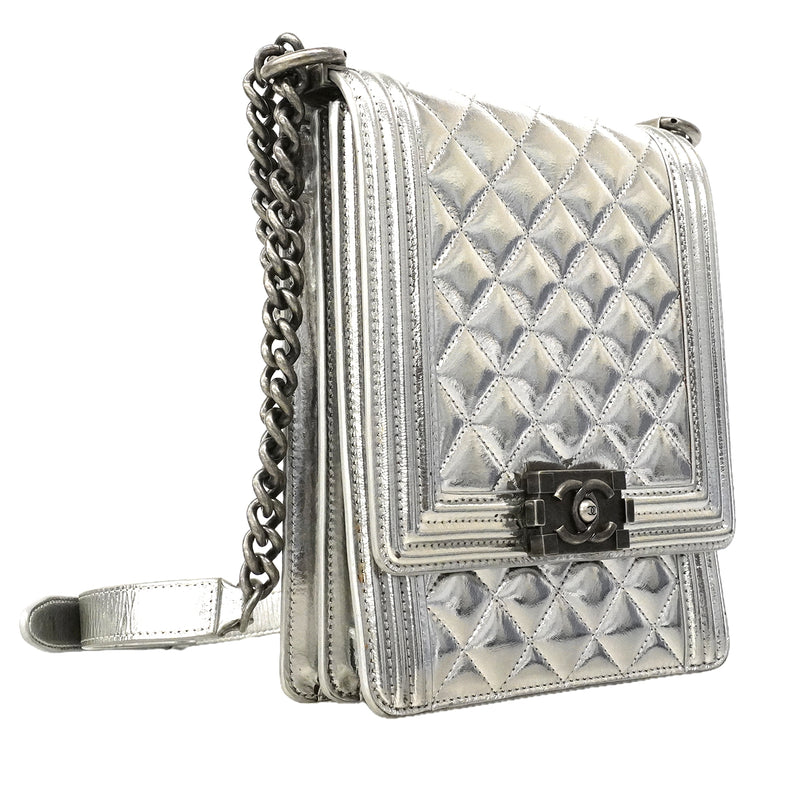 【6gd4382】シャネル ショルダーバッグ ボーイシャネル チェーンショルダー ゴート シルバー シルバー金具【中古】レディース