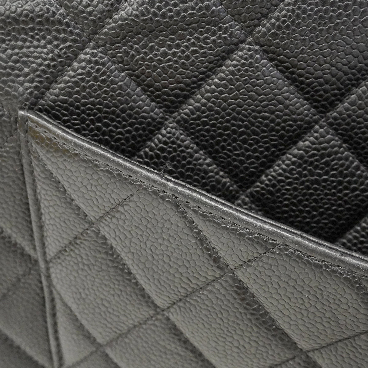 【6gd4418-e】シャネル ショルダーバッグ デカマトラッセ Wチェーン キャビアスキン ブラック シルバー金具【中古】レディース