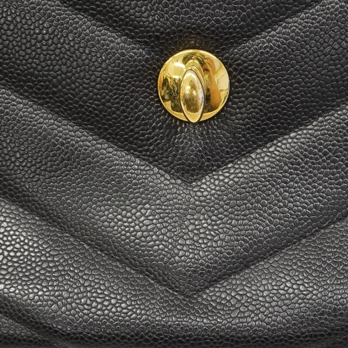 【6gd4419-e】シャネル ショルダーバッグ Vステッチ チェーンショルダー キャビアスキン ブラック ゴールド金具【中古】レディース
