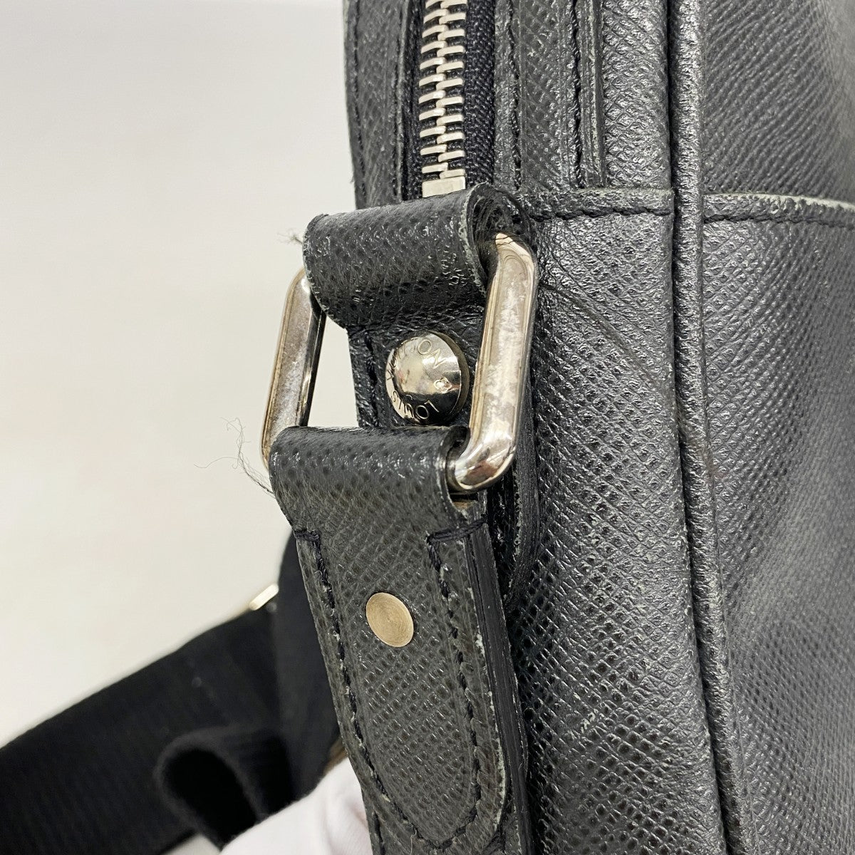 【6gd4426-k】ルイヴィトン ショルダーバッグ タイガ ディミトリ M32462 アルドワーズ【中古】メンズ
