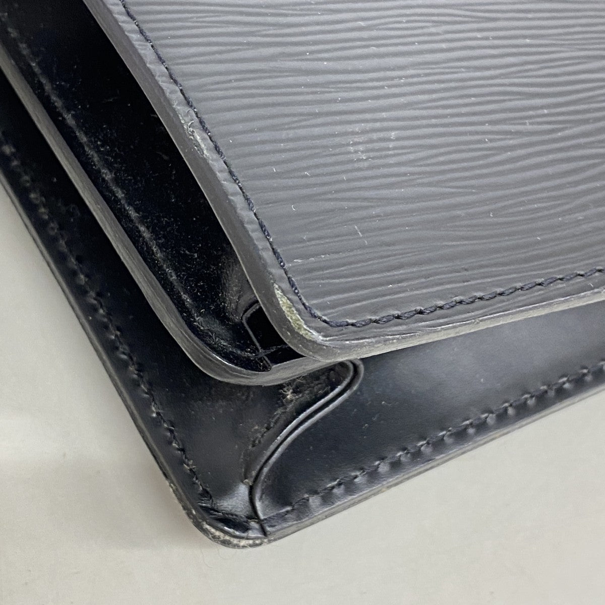【6gd4483】ルイヴィトン ブリーフケース エピ セルヴィエットコンセイエ M54422 ノワール【中古】メンズ
